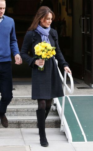 Pics of Kate Middleton fashion - kate-middleton-preganacy-dresses-dec.jpg